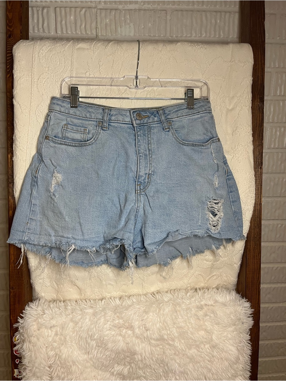 Universal Thread High-Rise Distressed Denim Shorts – Size 6/28